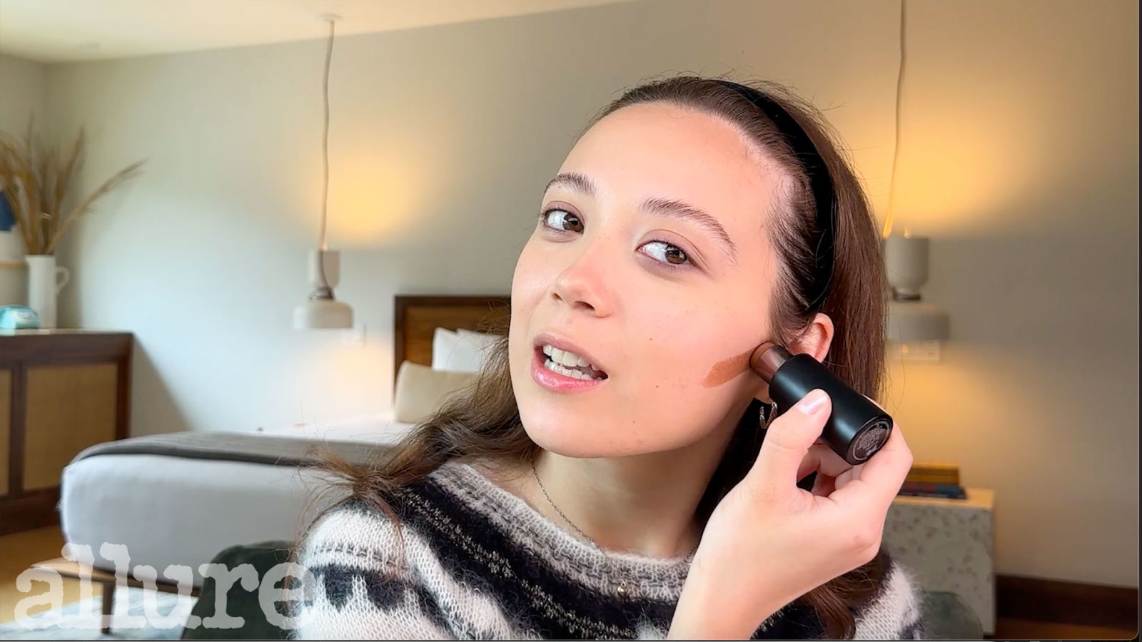 Laufey's 10-Minute Routine For a Natural, Blushy Look